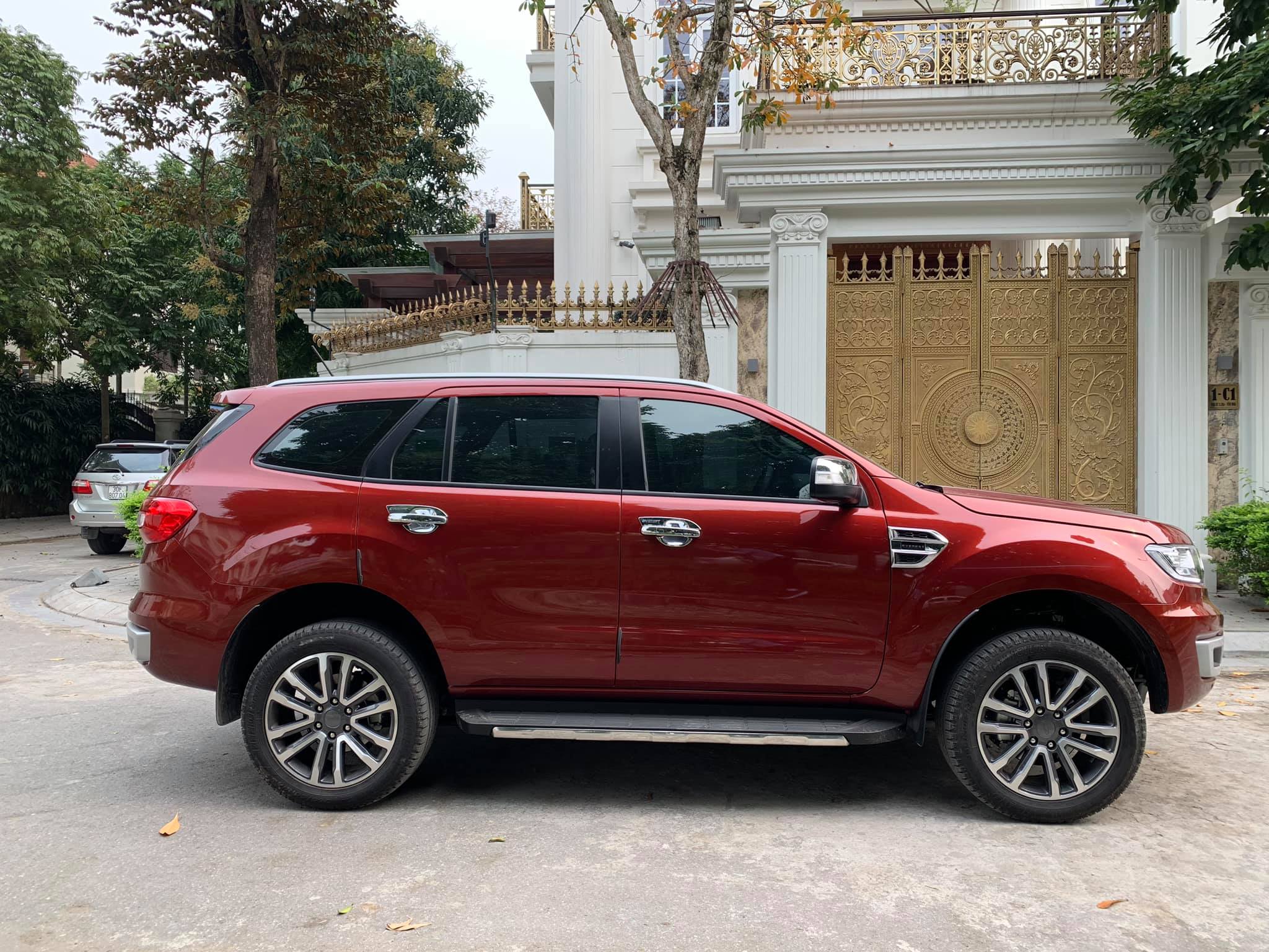 thue-xe-ford-everest-7-cho.jpg